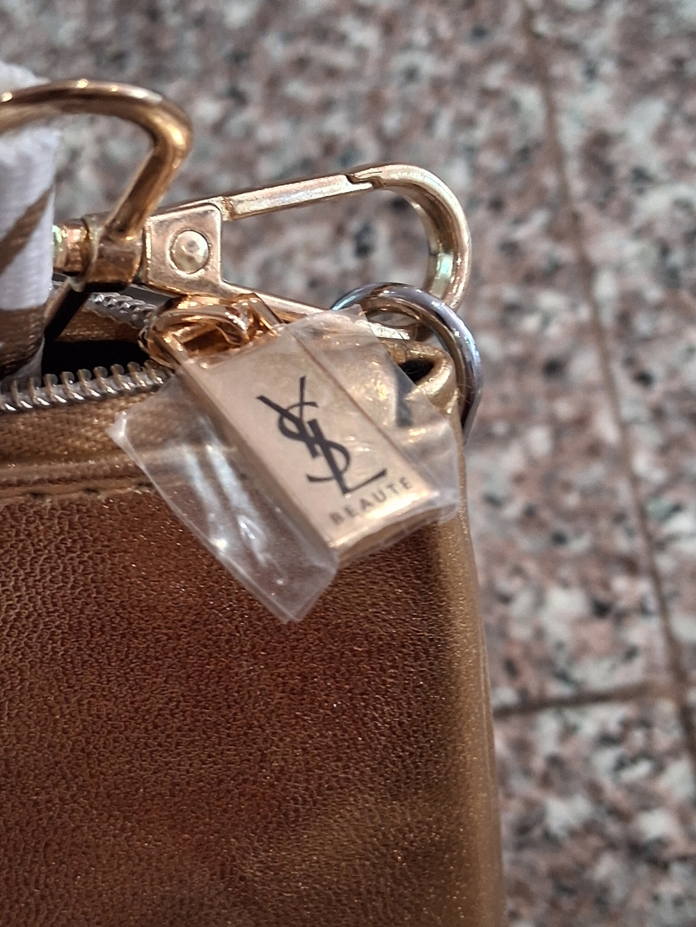 Yves Saint Laurent GWP Gold Cosmetic Pouch Crossbag . - Picture 7 of 8